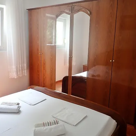 For Families With Children Starigrad, Paklenica - 25484 Apartamento